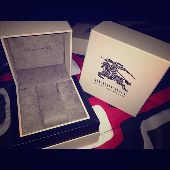 Burberry watch box ❤