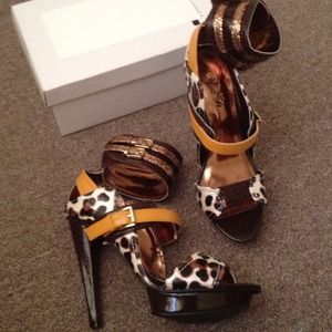 🚨REDUCED🚨🐯LEOPARD PRINT🐯