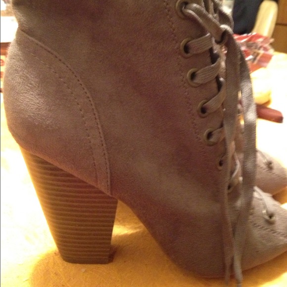 Open toe shoes - Picture 2 of 3