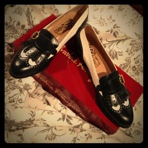 Never worn vintage Ferragamo size 6B