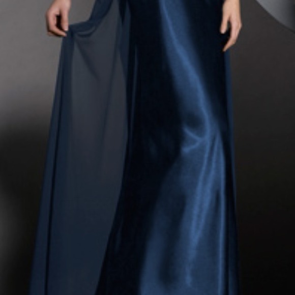 Gorgeous brand new BARI JAY midnight blue gown. - Picture 2 of 4