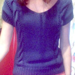 Navy, fitted, short sleeve knit sweater!