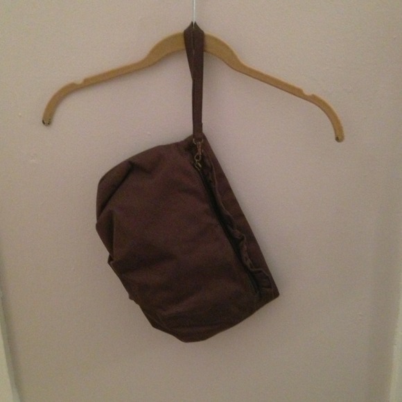 Brown GAP clutch - Picture 1 of 3
