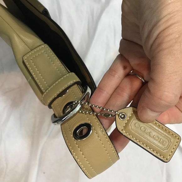 Authentic Coach Vintage Leather Flap Top - Picture 3 of 6