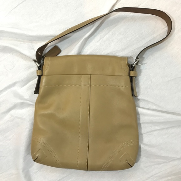Authentic Coach Vintage Leather Flap Top - Picture 4 of 6