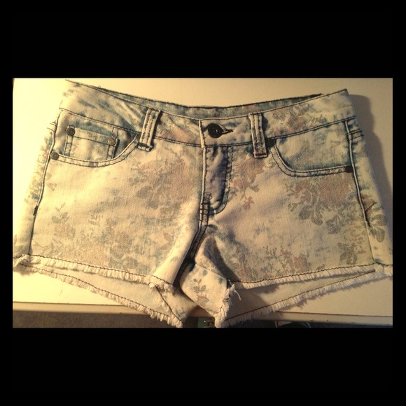 Floral Patterned Acid Wash Denim Shorts