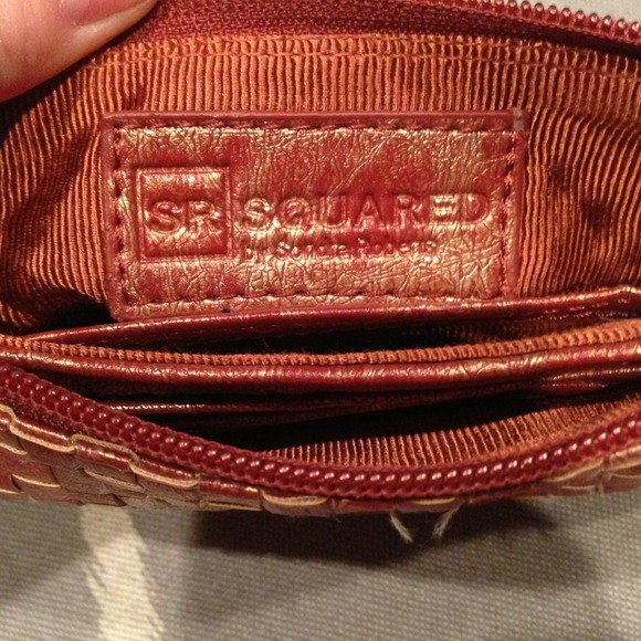 Squared wristlet - Picture 3 of 4