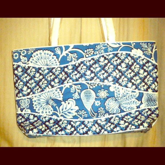 🌺Price reduced🌺 Vera Bradley Feel The Wave tote