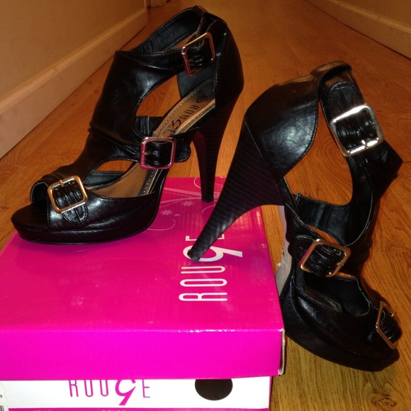 ⬇REDUCED⬇ Rouge black silver buckle