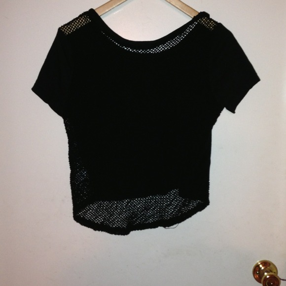 ❌SOLD❌Black Skull Crop Top with Net Sheer Back - Picture 2 of 3