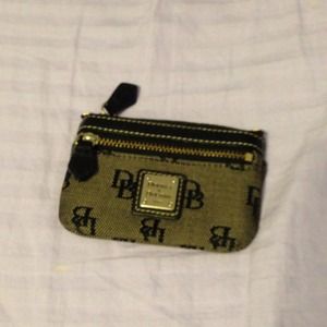 ⛔REDUCED ⛔Dooney & Bourke coin purse w/ red 👛❤