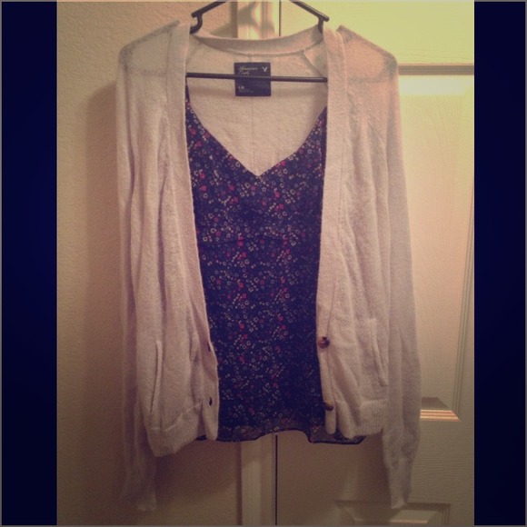 🚫SOLD IN BUNDLE AE tank and cardigan