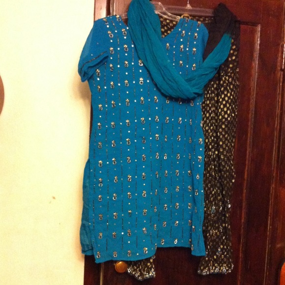 🎀🎀🎀🎀Blue black and gold indian dress🇮🇪