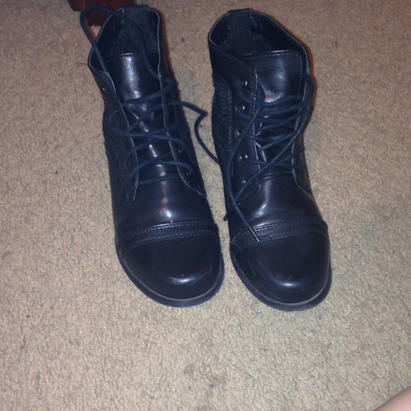 Black boots!