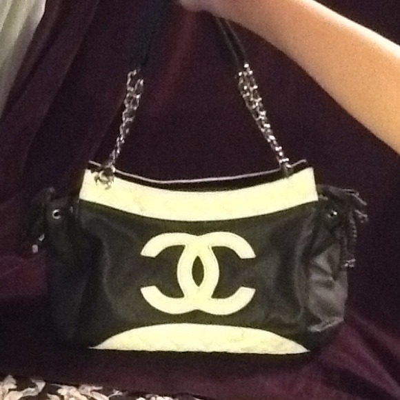 Large Chanel purse!!