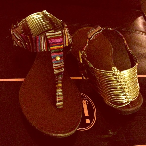 Cute multicolor sandals hot for Coachella.