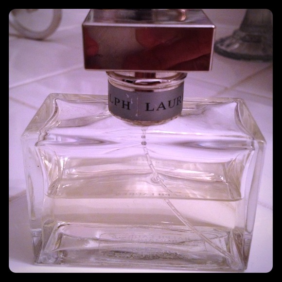 Ralph Lauren Romance Perfume 💐 smells great