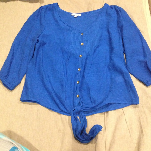 Blue blouse & black tank for @danielleannette