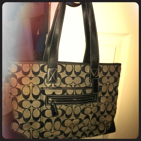 ✨Authentic Coach Purse✨.    💢🎉Price REDUCED🎉💢