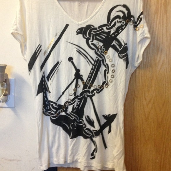 🔴SOLD White top with anchor design SIZE SMALL - Picture 3 of 3