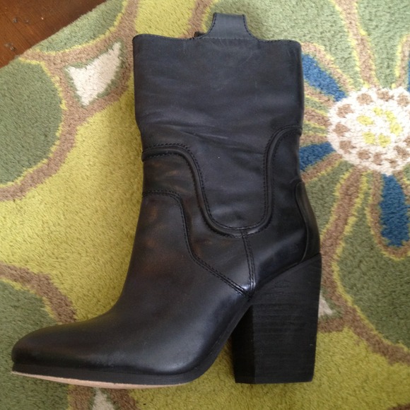 Gorgeous Modern Vintage 7.5 boots  on sale!!