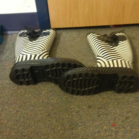 🔴 SOLD Black and white rain boots! - Picture 4 of 4