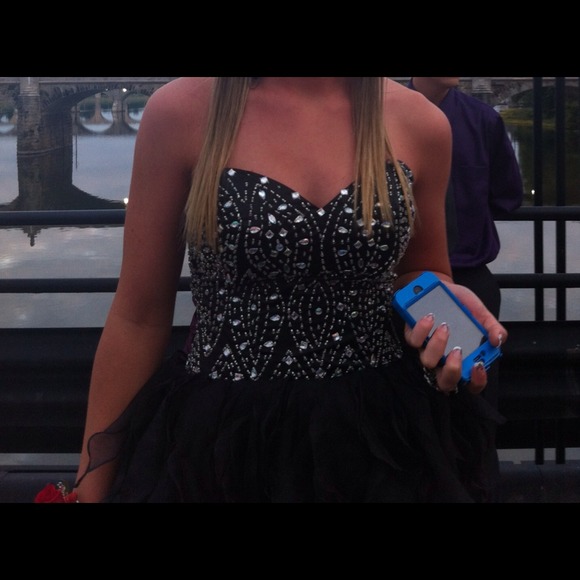 Prom dress - Picture 2 of 4