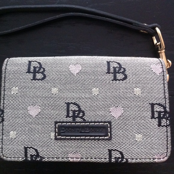 💗Price Reduced💗Dooney & Bourke Wristlet
