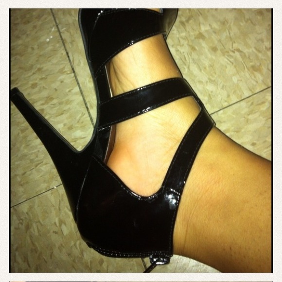 Heels - Picture 2 of 3