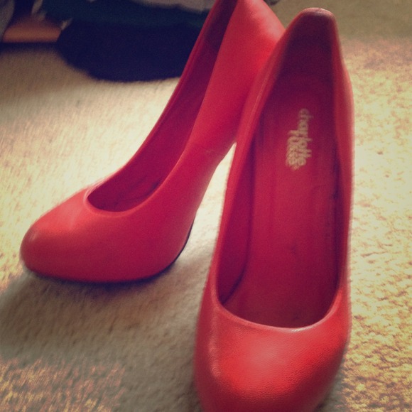 Red pumps ! Great shape