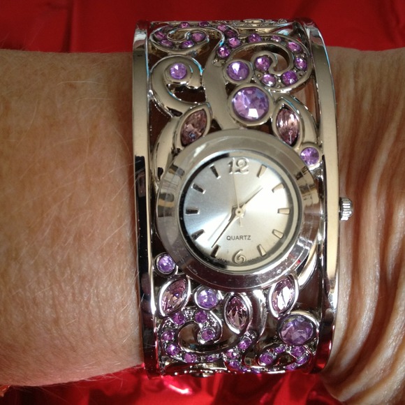 Accessories - 🌟$15 Floral cuff watch