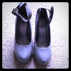 💥Reduced💥Grey suede pumps!