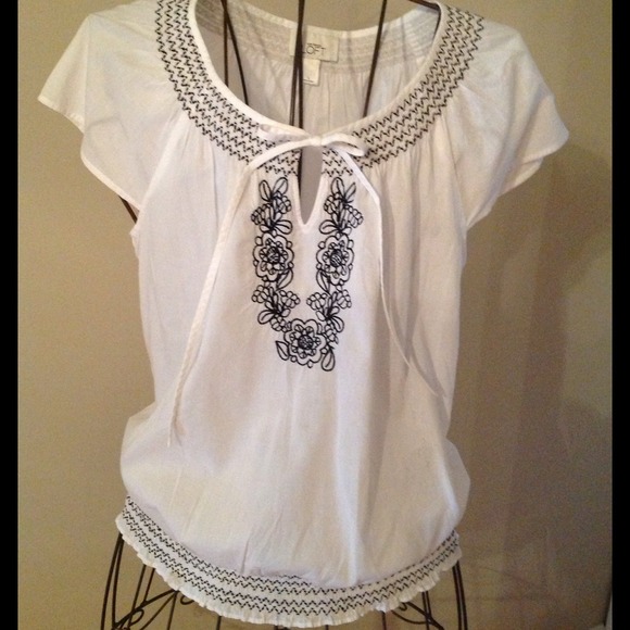 🔴🔴SOLD🔴🔴Cute 100% Cotton Top from Loft - Picture 3 of 3