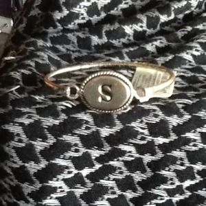 Never Been Worn (S) Initial Bracelet