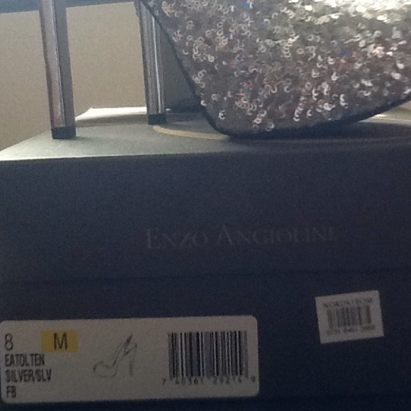 Silver formal heels - Picture 2 of 3