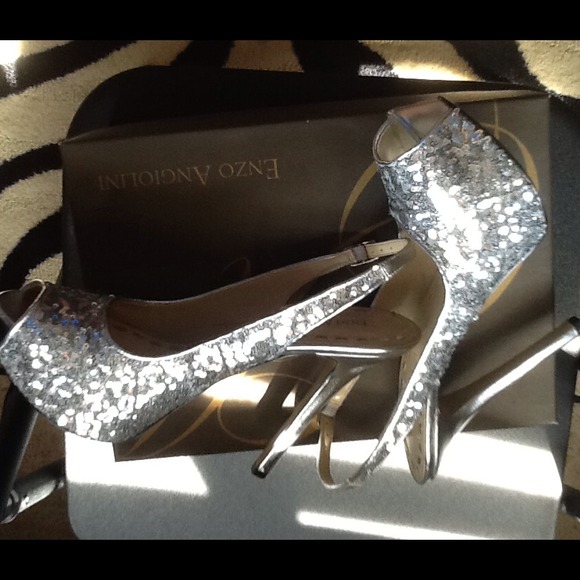 Silver formal heels - Picture 3 of 3
