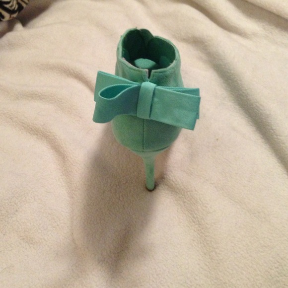🚫SOLD🚫Mint high heel peep toe booties with bows - Picture 2 of 4