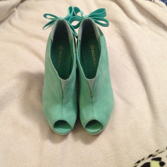 🚫SOLD🚫Mint high heel peep toe booties with bows - Picture 3 of 4