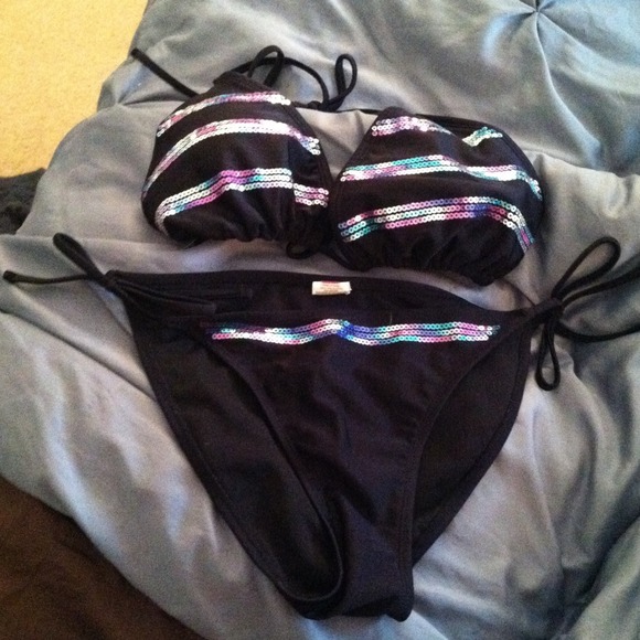 🚫Trade🚫 swim suit and navel ring.