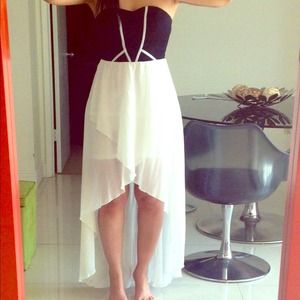 😍 Black and white hi-low dress 😍
