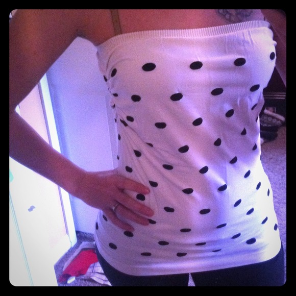 SOLD ⚠Black & White Polka Dot Tube Top⚠