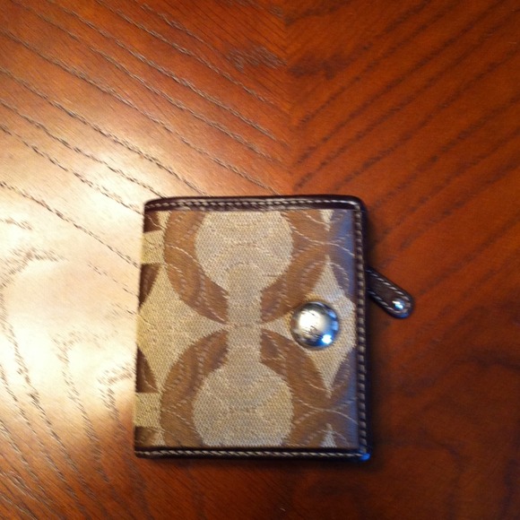 Coach small wallet-bundled