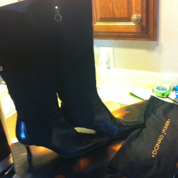 Kitten heel boots
