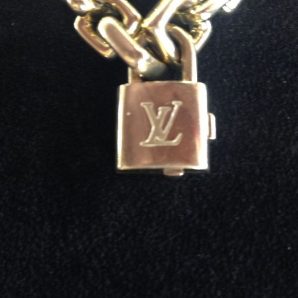 18Kt Genuine Louis Vuitton Bracelet - Picture 2 of 2