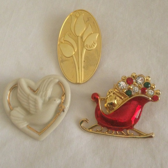 3 vintage brooch
