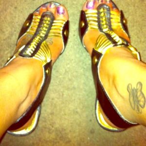 Black and gold👠👠