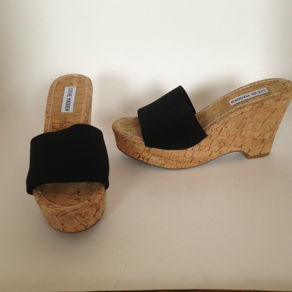 **SOLD* Steve Madden wedges. New