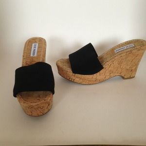 **SOLD* Steve Madden wedges. New