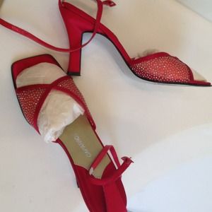 Red / sparkle heels, size 5!