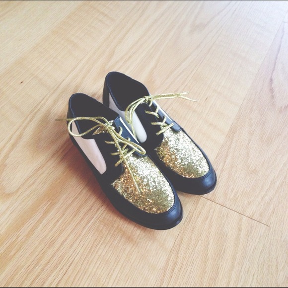 ✋Bundled✋Black, White and Gold glitter oxfords. - Picture 2 of 4